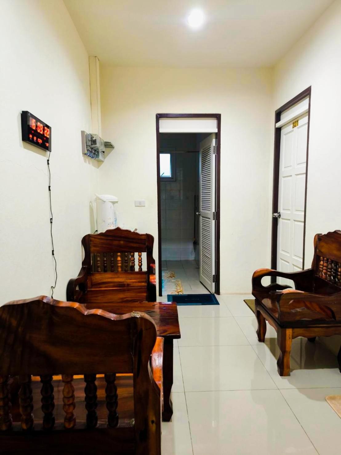 Bed and Breakfast Nu Phuket Airport Resident 1 Nai Yang Екстер'єр фото